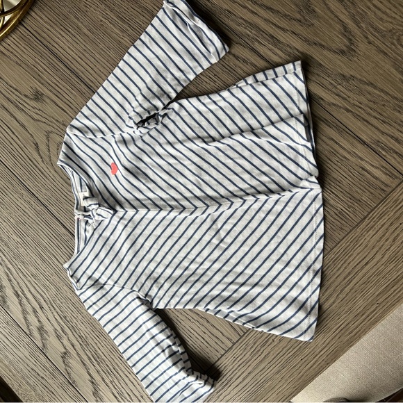 Bundle of 4 girls tops, like new condition 4T/5T plus 3 bonus. - Picture 6 of 17